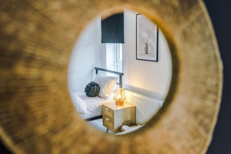 Bathroom 2, Modern & Chic Four Bedroom Home, Salford