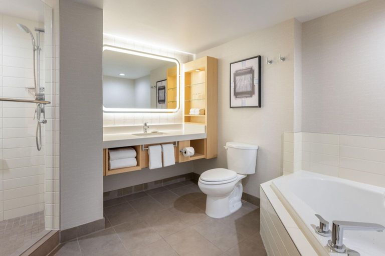 Bathroom 5, Delta Hotels By Marriott Grand Okanagan Resort, Central Okanagan