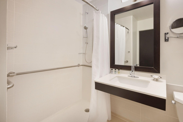 Bathroom 4, Courtyard New York Manhattan/Times Square, New York