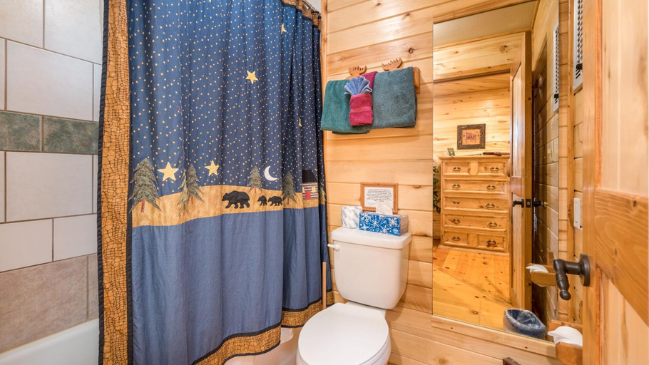 Bathroom 3, Upper Canyon Inn & Cabins, Lincoln