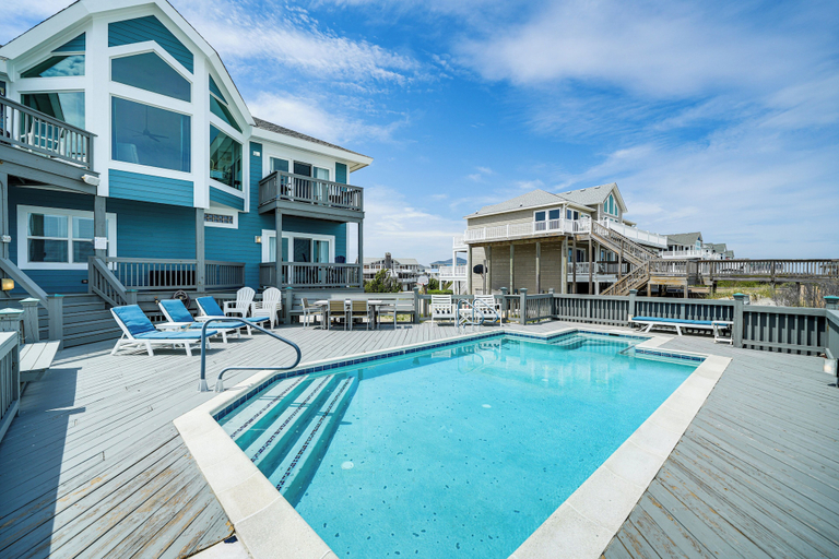 Sport & Beauty 1, Grand Seaside Escape w/ Direct Beach Access!, Currituck