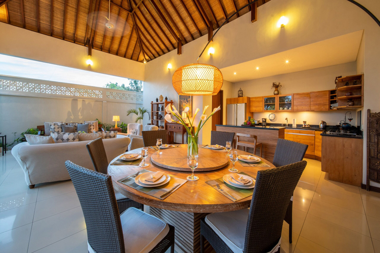 Food & Drinks 4, Peaceful Private Villa, 3 BR, Canggu With Staff, Badung