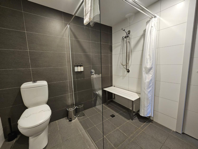 Bathroom 11