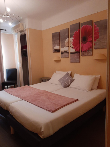 Bedroom 2, Hotel Bellevue Cannes, Alpes-Maritimes