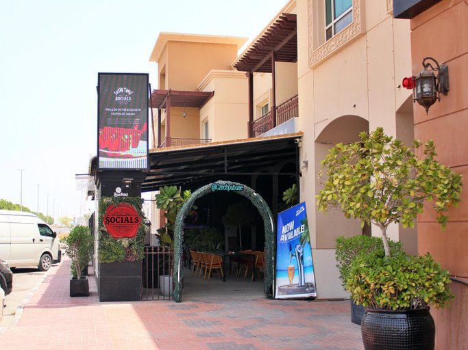 Exterior & Views