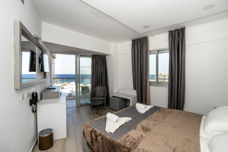 Bedroom 3, Captain Pier