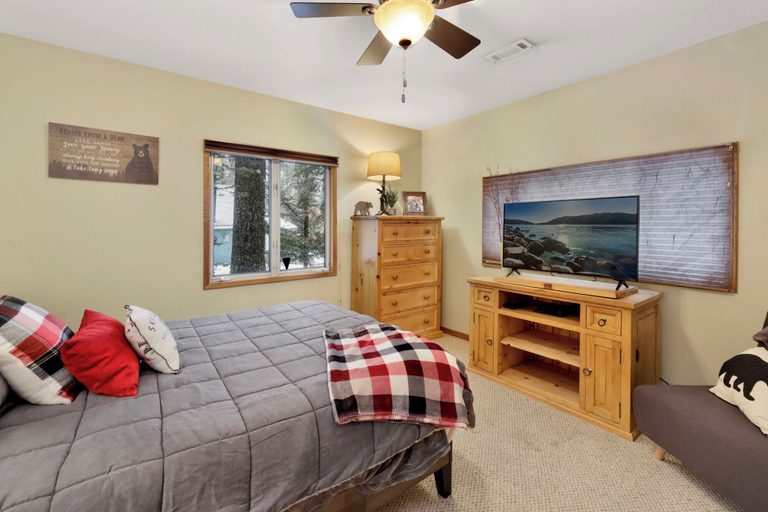 Bedroom 3, Knotty Bear #1540, San Bernardino