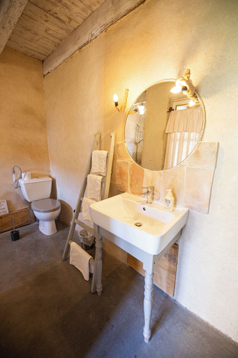 Bathroom 5, Ecurie du Domaine de Chantemerle, Charente