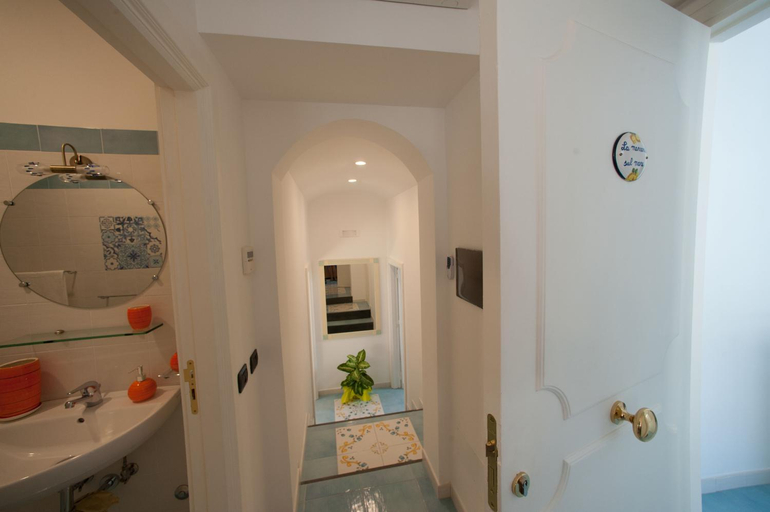 Bathroom 3, Palazzo Della Monica, Salerno