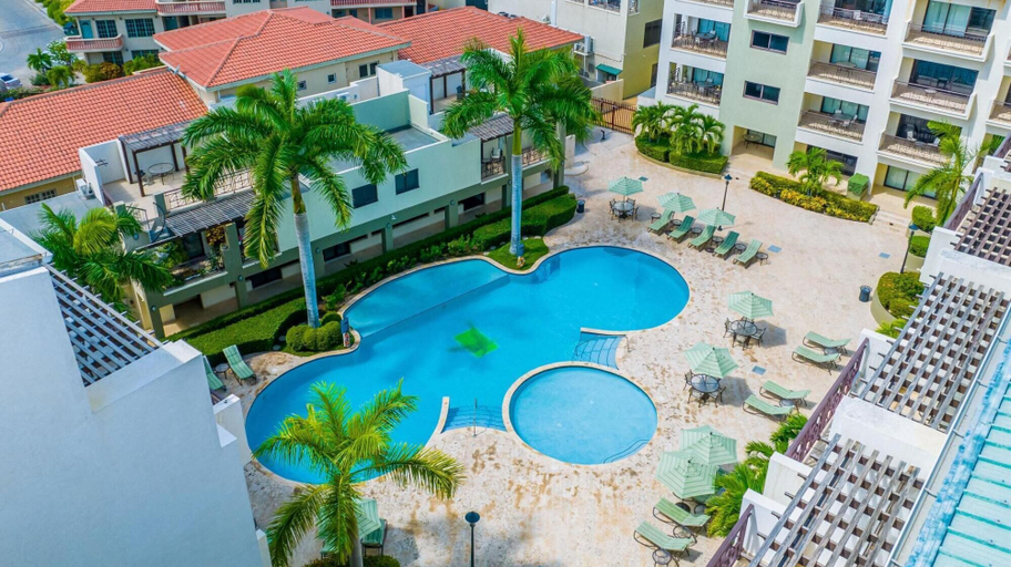 Exterior & Views 2, One Bedroom Ground Floor With a Pool View