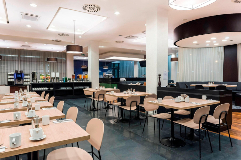 Food & Drinks 5, Courtyard Prague Airport, Praha 6