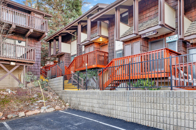 Exterior & Views 2, Chairlift Lodge#2354, San Bernardino