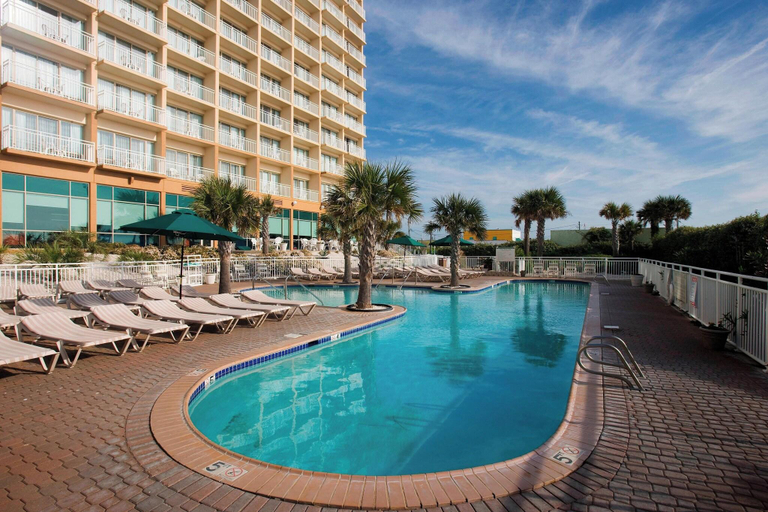 Sport & Beauty 3, Courtyard Carolina Beach Oceanfront, New Hanover