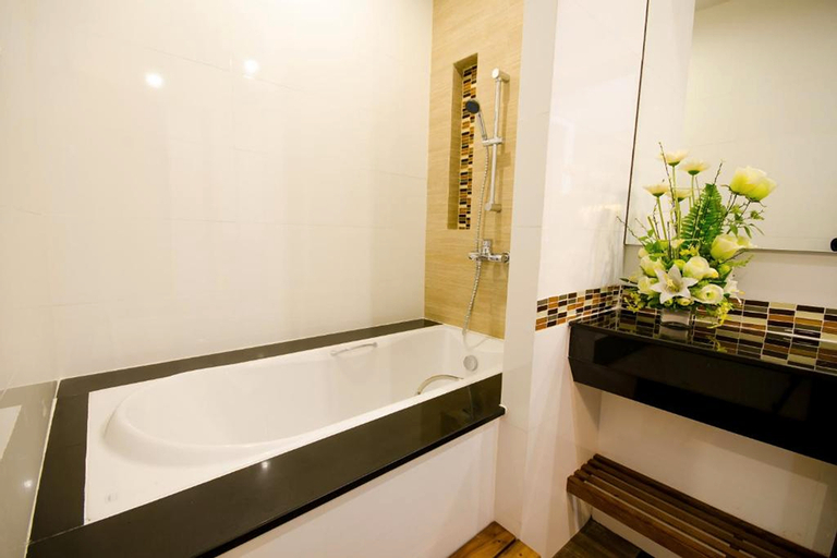 Bathroom 25
