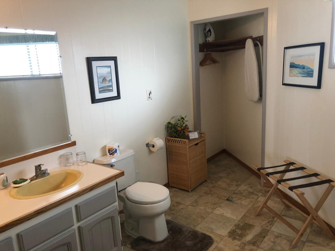 Bathroom 3, Webb's Scenic Surf, Clatsop
