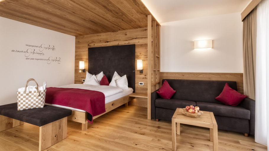Bedroom 3, Hotel Sun, Bolzano