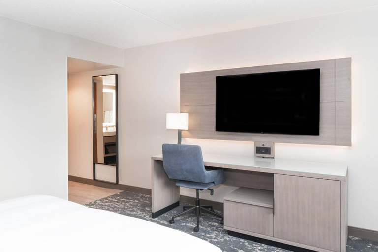 Bedroom 3, Pittsburgh Airport Marriott, Allegheny
