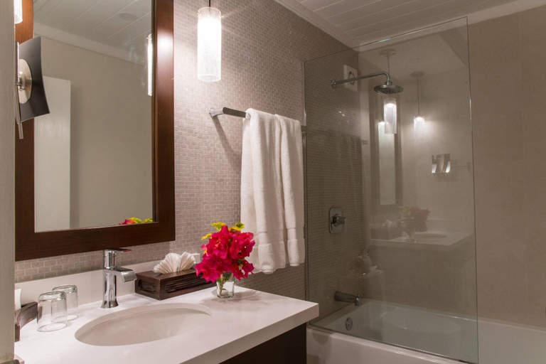 Bathroom 5, Crystal Cove