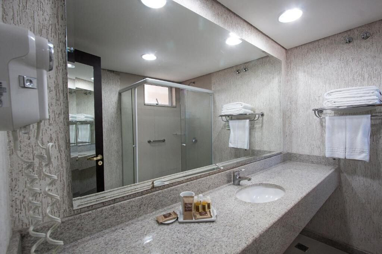 Bathroom 4, Mabu Curitiba Business, Curitiba