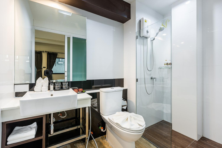 Bathroom 4, The Nice Hotel, Mueang Krabi