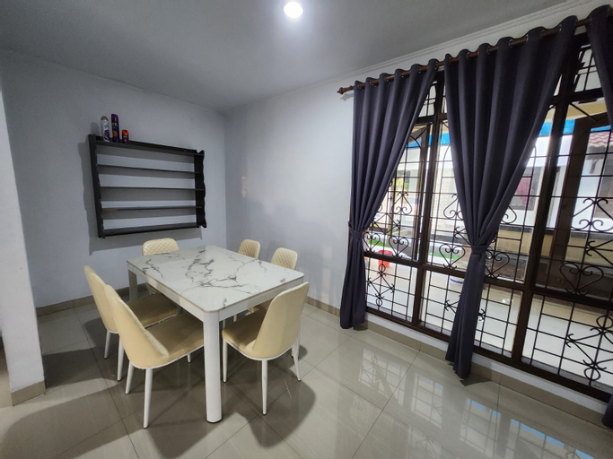 Dining Room 11