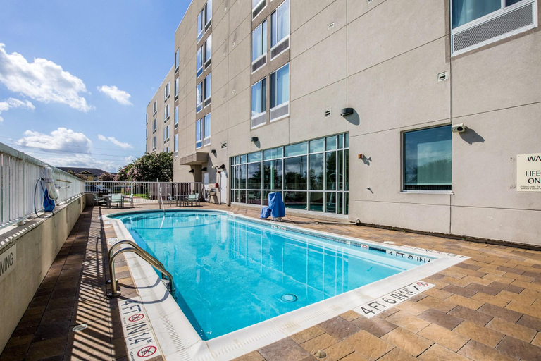 Sport & Beauty 5, SpringHill Suites by Marriott Houston Rosenberg, Fort Bend