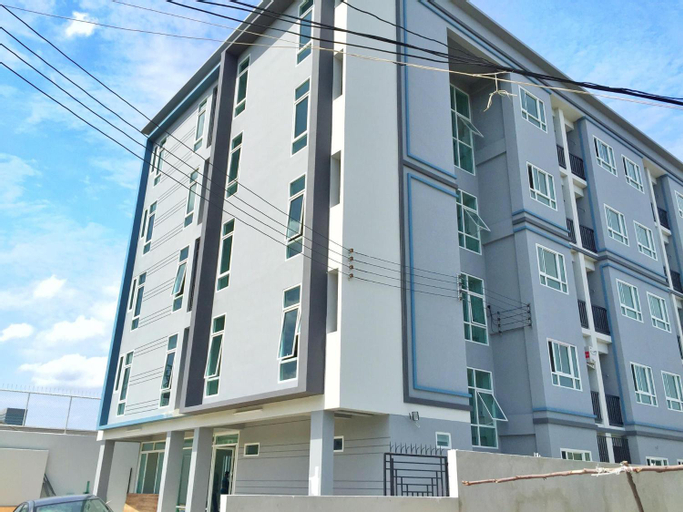 Exterior & Views 13