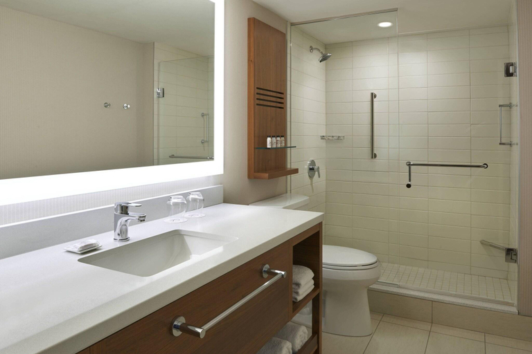 Bathroom 5, Delta Hotels Toronto Airport & Conference Centre, Toronto