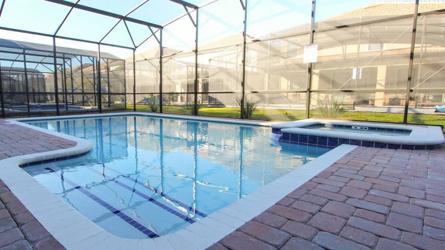 Sport & Beauty 4, 1422 Wexford way, Osceola