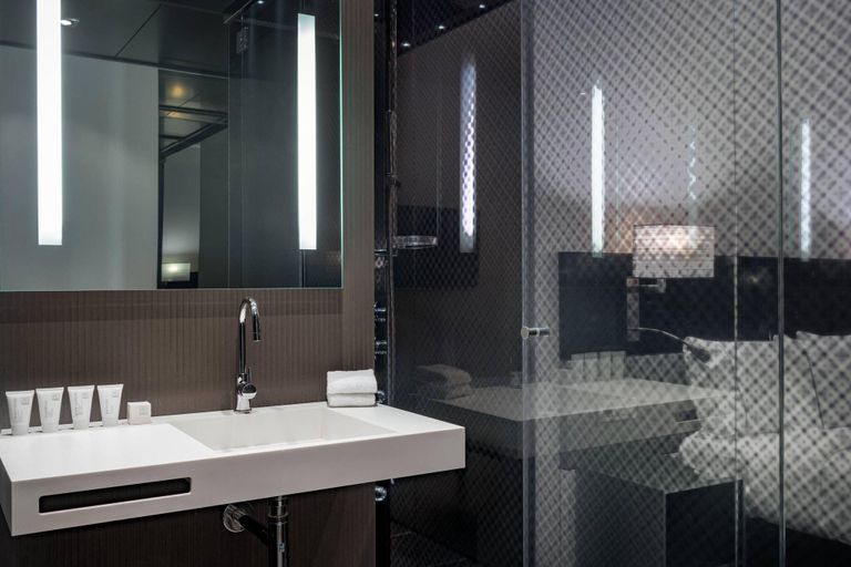 Bathroom 4, Ac Madrid Atocha, Madrid