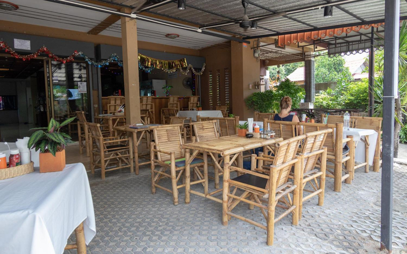 Food & Drinks 4, P & T Hostel, Ko Samui