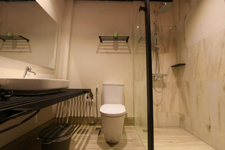 Bathroom 11