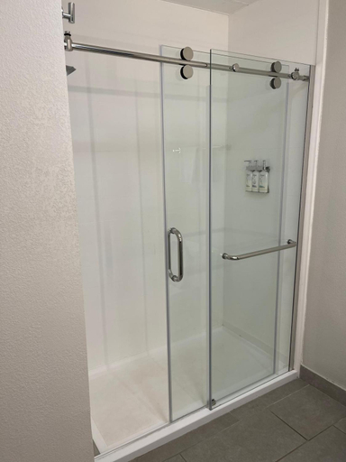 Bathroom, Holiday Inn Express & Suites HIAWASSEE by IHG, Towns