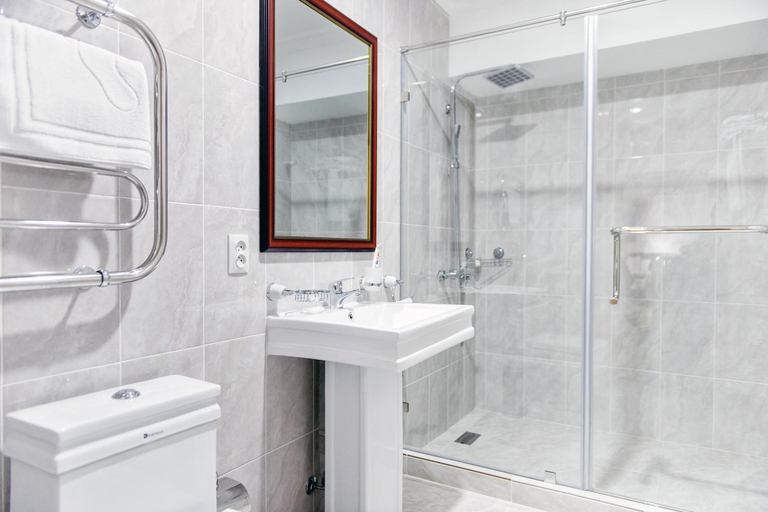 Bathroom 5, Shymkent Grand Hotel, Shymkent