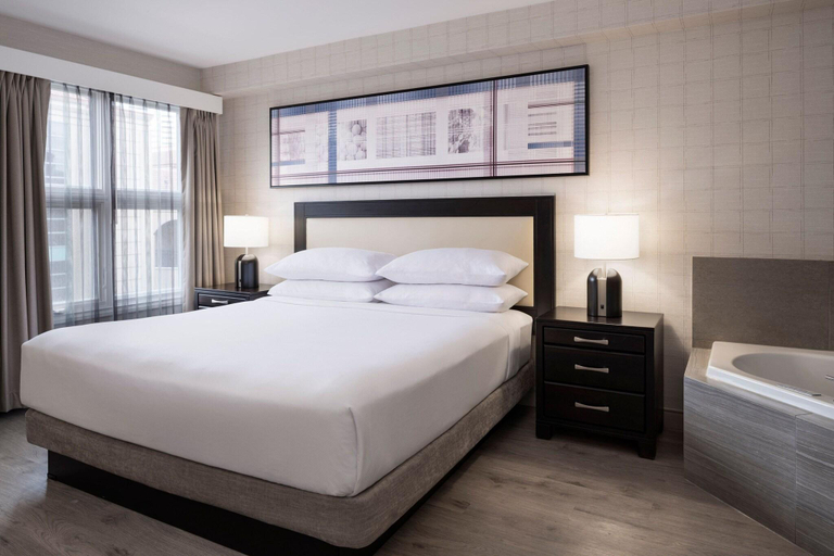 Bedroom 3, Delta Hotels By Marriott Grand Okanagan Resort, Central Okanagan
