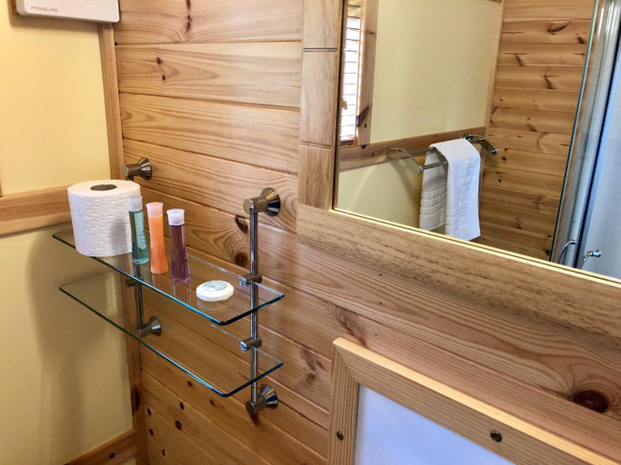 Bathroom, Rashfield Sheilings - Unique Riverside Lodges, Argyll and Bute