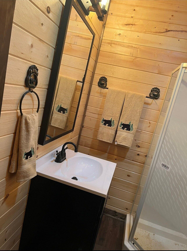 Bathroom, A Bears Heaven, Graham