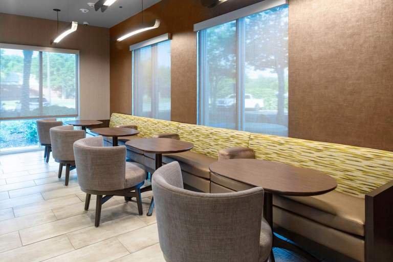 Food & Drinks 5, SpringHill Suites Baton Rouge South, East Baton Rouge