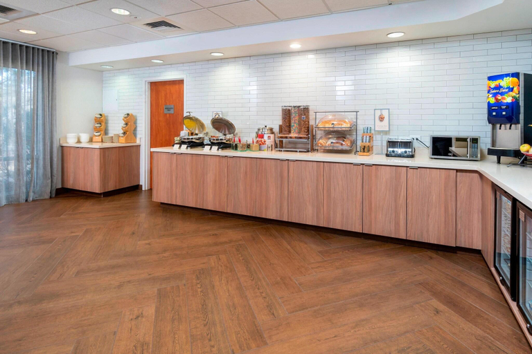 Food & Drinks 5, Fairfield Inn & Suites Bend Downtown, Deschutes