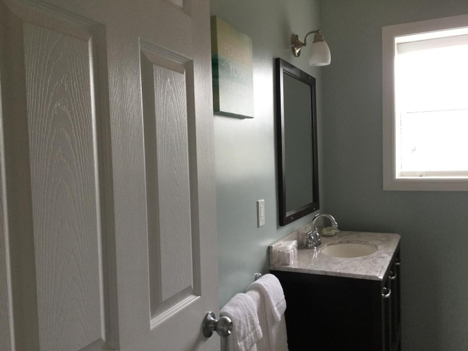 Bathroom 3, Mackenzie Motel & Cottages, Shelburne