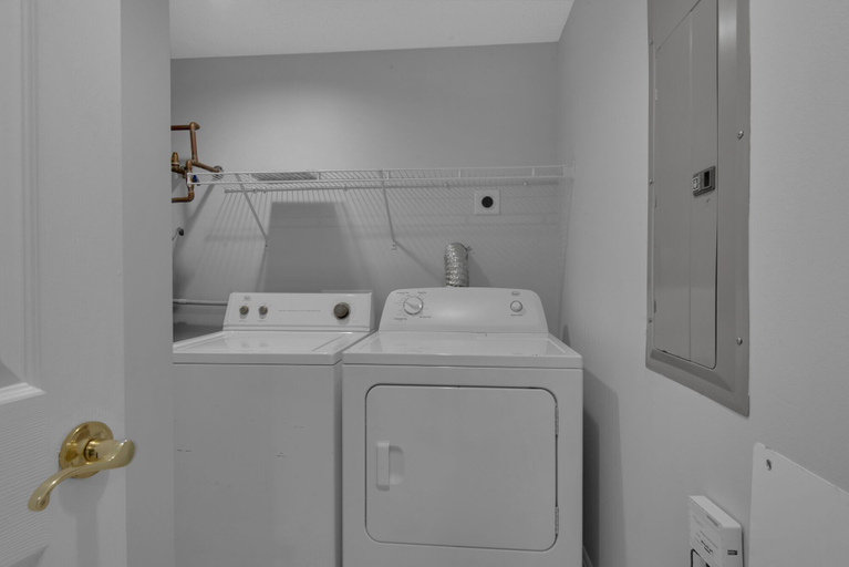 Bathroom 4, Treasure Island 0207, Bay
