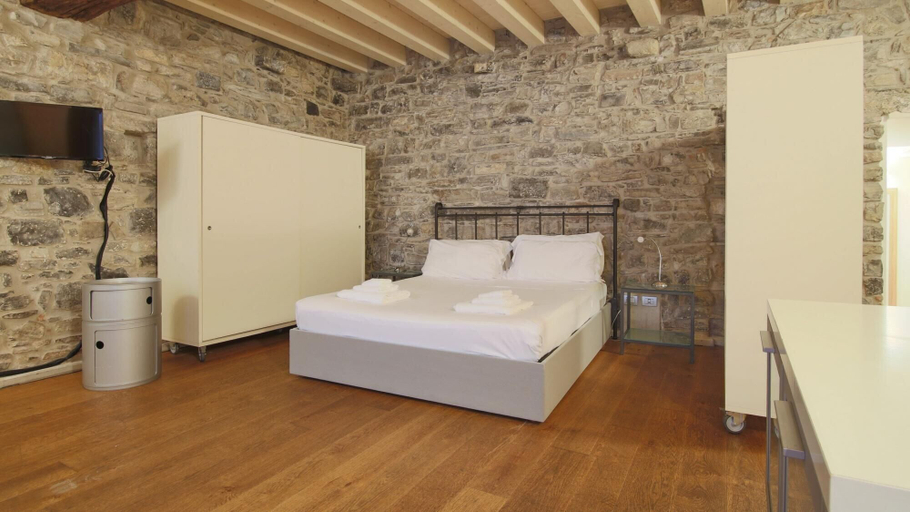 Room 2, Tremezzo - Torno, Como
