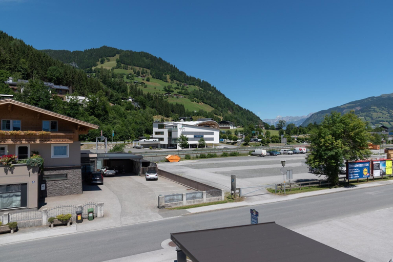 Room 2, Fourteen 3 0 Zell am See S P, Zell am See