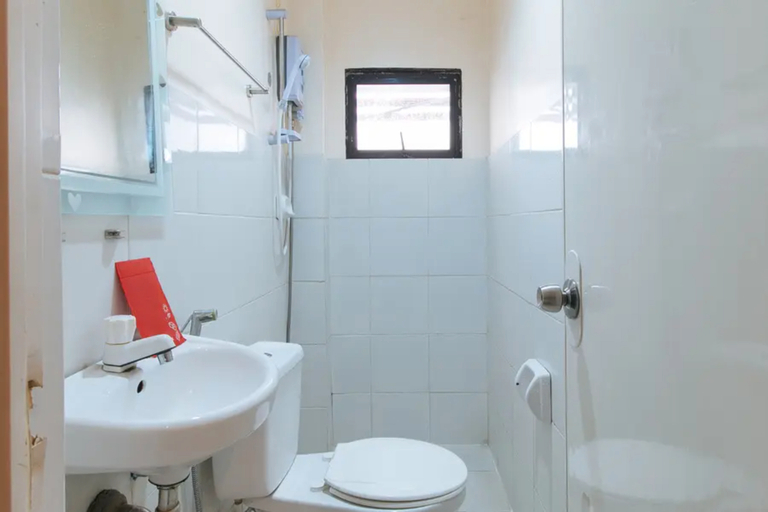 Bathroom 18