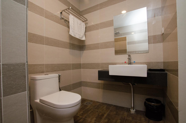 Bathroom 3, GRAND WONDERFUL HOTEL, Sibu