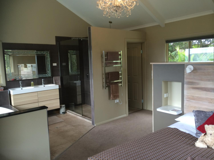 Bedroom 2, Maleny Luxury Cottages, Caloundra - Hinterland