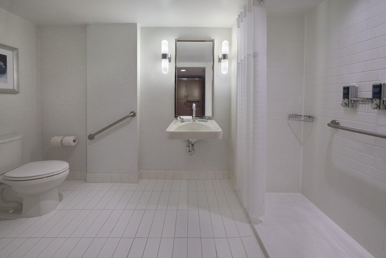 Bathroom 4, Four Points By Sheraton Gatineau, Communauté-Urbaine-de-l'Outaouais