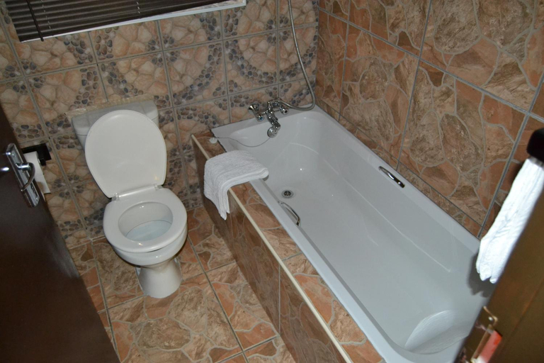Bathroom 4, Chobe Sunset Chalets, Chobe
