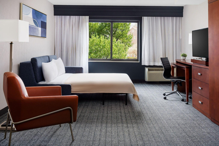 Bedroom 4, Courtyard Manchester-Boston Regional Airport, Hillsborough