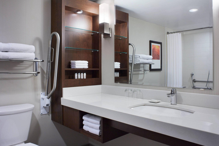 Bathroom 5, Delta Hotels Fredericton, York
